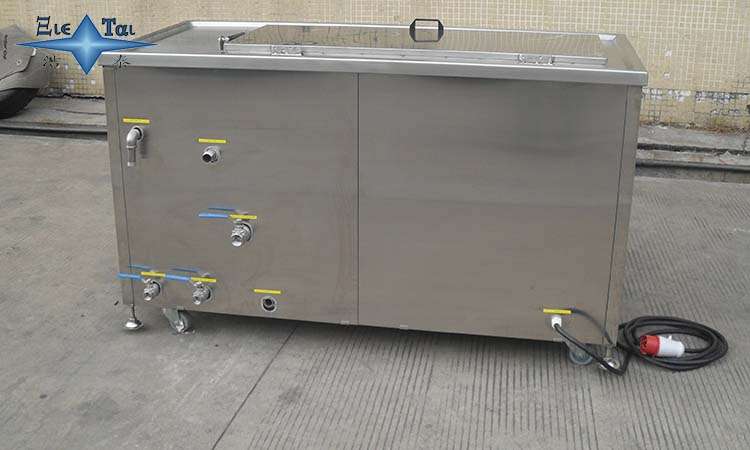 用什么來(lái)清洗發(fā)動(dòng)機(jī)零件的積碳？