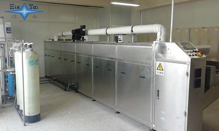 購(gòu)買(mǎi)超聲波清洗機(jī)時(shí)需要查看哪些參數(shù)？又是如何完成清洗工作？